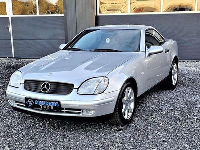 Brillantsilber metallic (metallic) Gebraucht 1997 Mercedes SLK200 Cabrio | 11.300 €
