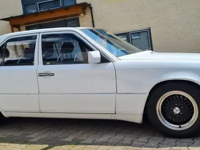 Gebraucht Mercedes 250 126 PS (92 kW) 1991 Weiß Limousine