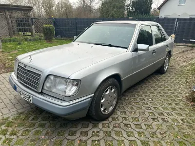 Brugt Mercedes E220 150 HK (110 kW) 1994 Sølv Sedan