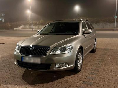 Grau Gebraucht 2010 Skoda Octavia Classic Kombi | 4.000 € (Fairer Preis)