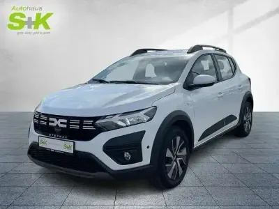 Używany Dacia Sandero Expression 91 KM (66 kW) 2025 Biały Hatchback