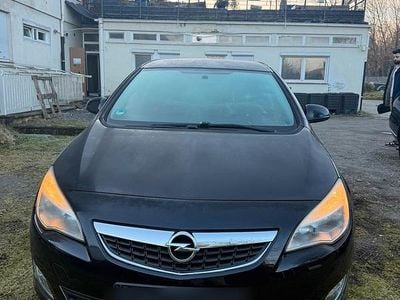 Schwarz Gebraucht 2011 Opel Astra Limousine | 4.000 € (Guter Preis)