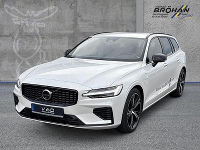 Crystal white pearl / metallic Gebraucht 2025 Volvo V60 Plus Kombi | 59.880 €