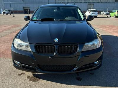 Gebraucht BMW 320 184 PS (135 kW) 2011 Schwarz Limousine