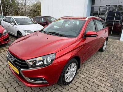 Gebraucht Lada Vesta 106 PS (77 kW) 2018 Rot metallic (metallic) Kombi