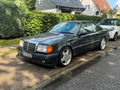 Gebraucht Mercedes 220 150 PS (110 kW) 1992 Schwarz Coupé