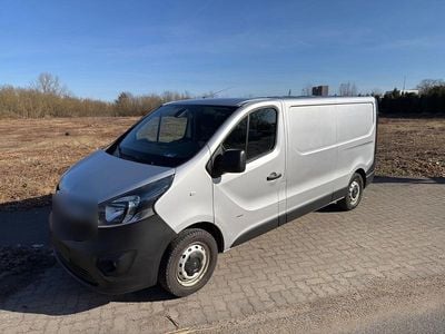Gebraucht Opel Vivaro 96 PS (70 kW) 2018 Silber Van / Kleinbus