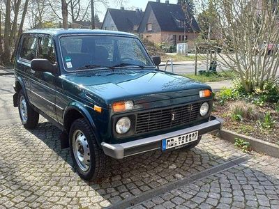 Second-hand Lada niva 83 CP (61 kW) 2010 Verde SUV