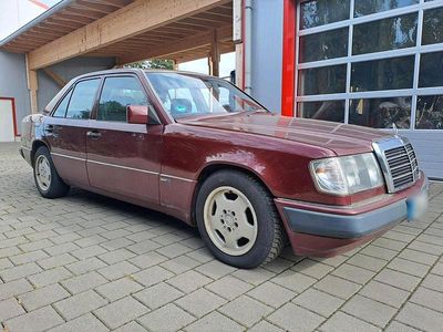 Gebraucht Mercedes E300 180 PS (132 kW) 1989 Rot Limousine