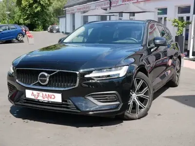 Gebraucht Volvo V60 Core 163 PS (119 kW) 2022 Schwarz Kombi