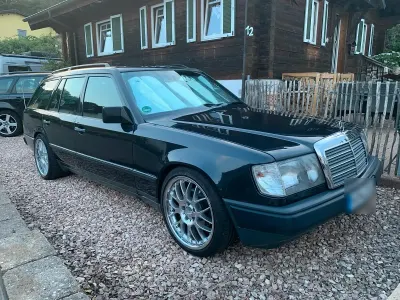 Gebraucht Mercedes 230 132 PS (97 kW) 1989 Schwarz Kombi