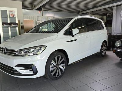 Gebraucht VW Touran Highline 150 PS (110 kW) 2024 Weiß Van / Kleinbus