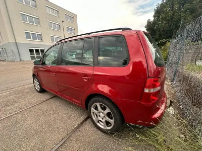 Gebraucht VW Touran 105 PS (77 kW) 2004 Rot Van / Kleinbus
