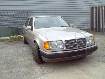Gebraucht Mercedes 200 118 PS (86 kW) 1990 Silber Limousine