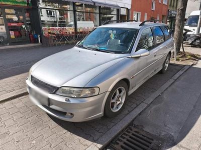 Begagnad Opel Vectra 147 HK (108 kW) 2001 Silver Kombi