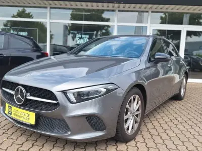 Gebraucht Mercedes A200 Progressive 163 PS (119 kW) 2018 Grau Limousine
