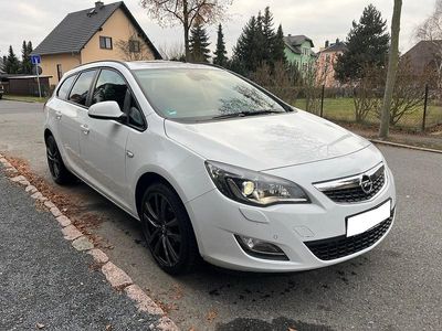 Weiß Gebraucht 2012 Opel Astra Kombi | 5.990 € (Fairer Preis)