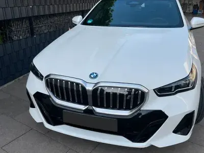 Gebraucht BMW i5 Sport Line 250 kW (340 PS) 2025 Weiß Limousine
