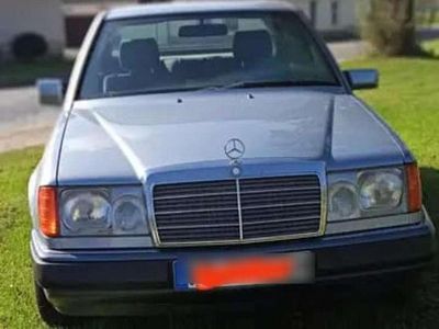 Gebraucht Mercedes E230 132 PS (97 kW) 1992 Blau Limousine