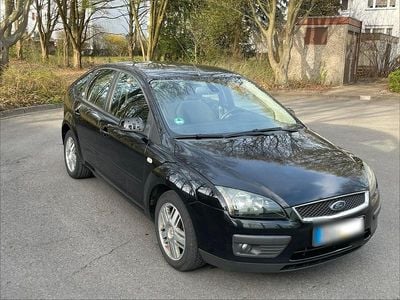 Gebraucht Ford Focus Ghia 101 PS (74 kW) 2005 Schwarz Limousine