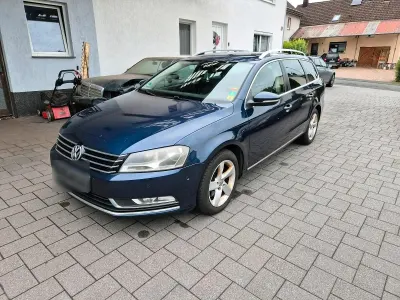 Gebraucht VW Passat 140 PS (102 kW) 2013 Blau Kombi