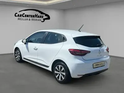 Gebraucht Renault Clio V Equilibre 91 PS (66 kW) 2023 Weiß Limousine