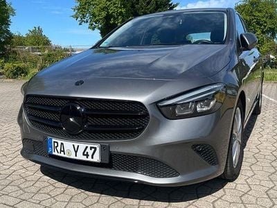 Begagnad Mercedes B200 150 HK (110 kW) 2020 Grå Minibuss