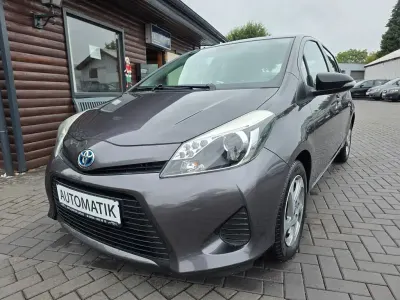 Gebraucht Toyota Yaris Hybrid Basis 75 PS (55 kW) 2013 Grau Limousine