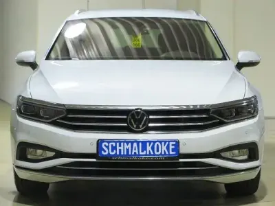 Gebraucht VW Passat Elegance 200 PS (147 kW) 2023 Glacier white (metallic) Kombi