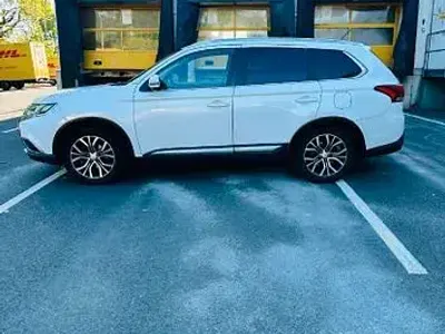Begagnad Mitsubishi Outlander Top 150 HK (110 kW) 2016 Vit SUV
