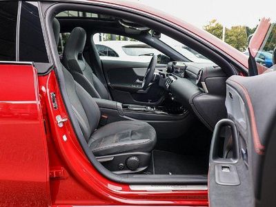 Rot Gebraucht 2025 Mercedes CLA220 AMG Limousine | 44.870 € (Etwas zu teuer)