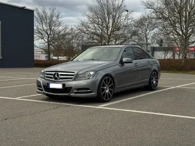 Gebraucht Mercedes C220 Avantgarde 170 PS (125 kW) 2011 Grau Limousine