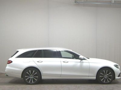 Second-hand Mercedes E300 Avantgarde 306 CP (225 kW) 2021 Alb Break