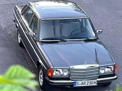 Usata Mercedes E230 136 CV (100 kW) 1982 Grigio Berlina