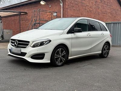 Gebraucht Mercedes 180 Night 110 PS (80 kW) 2017 Weiß Limousine