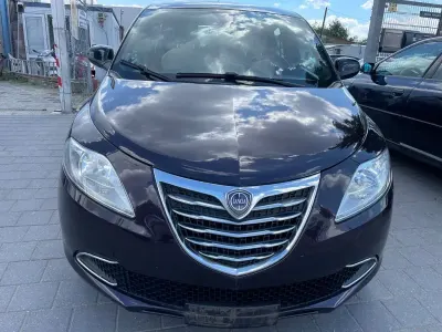 Gebraucht Lancia Ypsilon Gold 69 PS (50 kW) 2013 Violet Kleinwagen