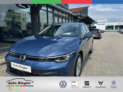 Second-hand VW Golf VIII Life 116 CP (85 kW) 2025 Albastru Berlinǎ