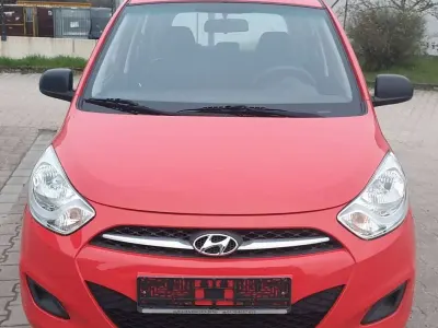 Gebraucht Hyundai i10 Edition 69 PS (50 kW) 2012 Rot Kleinwagen