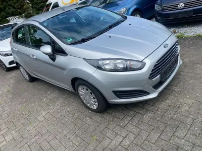 Gebraucht Ford Fiesta Trend 95 PS (69 kW) 2015 Polarsilber metallic Kleinwagen
