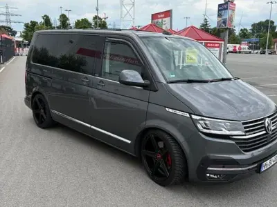 Gebraucht VW Multivan 199 PS (146 kW) 2020 Grau Van / Kleinbus