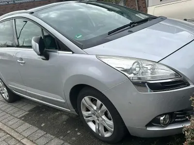 Gebraucht Peugeot 5008 149 PS (109 kW) 2013 Silber Van / Kleinbus