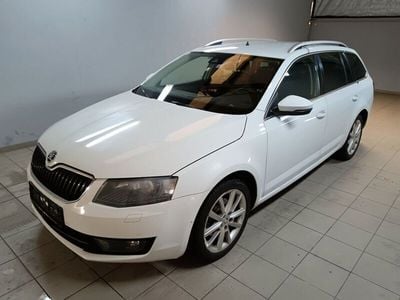 Weiß Gebraucht 2015 Skoda Octavia Elegance Kombi | 3.200 € (Etwas zu teuer)