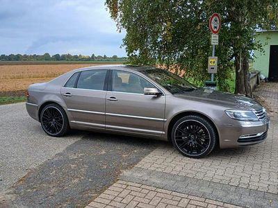 Gebraucht VW Phaeton 334 PS (245 kW) 2013 Braun Limousine