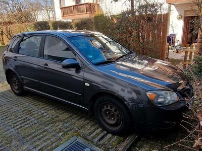 Gebraucht Kia Cerato EX 143 PS (105 kW) 2004 Grau Limousine