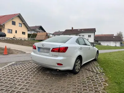 Gebraucht Lexus IS220d 177 PS (130 kW) 2007 Weiß Limousine