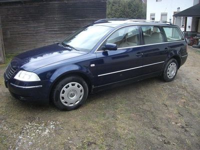 Gebraucht VW Passat 131 PS (96 kW) 2001 Blau Kombi