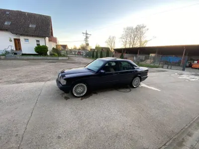 Gebraucht Mercedes 190 72 PS (52 kW) 1983 Violet Limousine