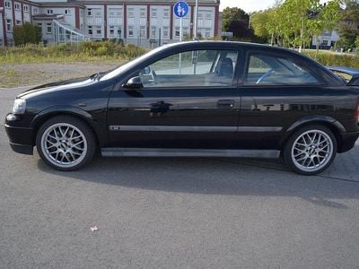Schwarz Gebraucht 2000 Opel Astra OPC Limousine | 10.666 €