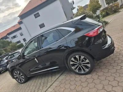 Używany Ford Kuga Vignale 225 KM (165 kW) 2022 Czarny SUV