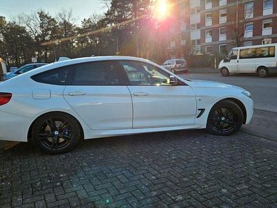 Weiß Gebraucht 2019 BMW 330 M Sport Limousine | 15.000 €